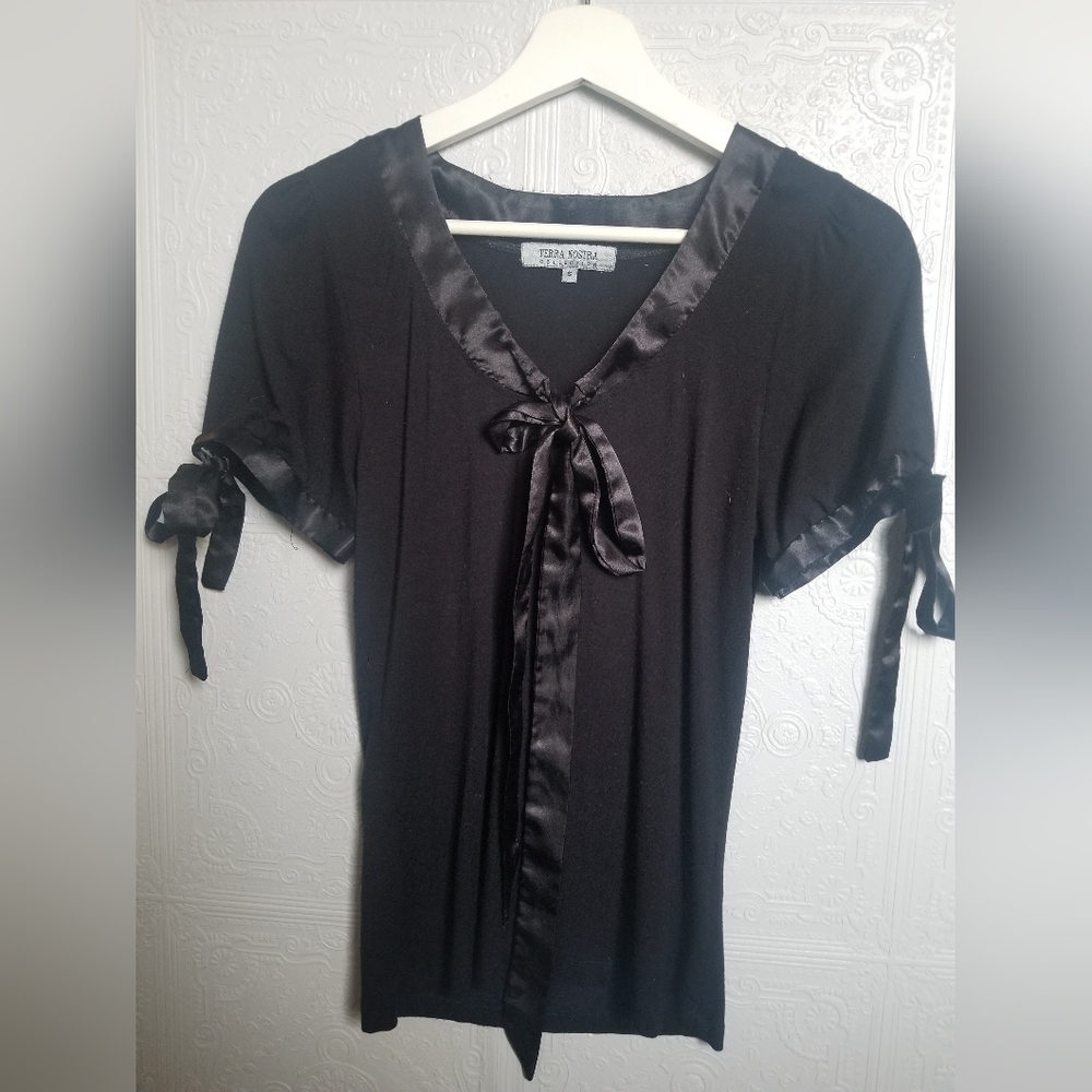 Dana Buchman Black Satin Trim Top